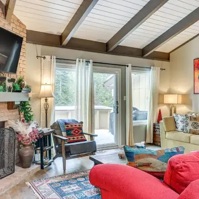 1 Mi to Diamond Peak Ski Resort Forest-View Condo