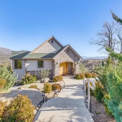 28 Mi to Yosemite Lovely Mtn Cottage with Deck!