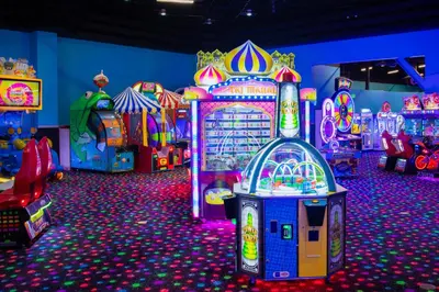 a room filled with lots of different types of games at The Hotel at Black Oak Casino Resort in Tuolumne