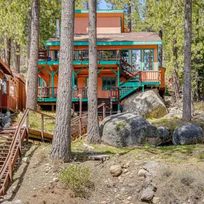 Waterfront Truckee Cabin on Donner Lake!