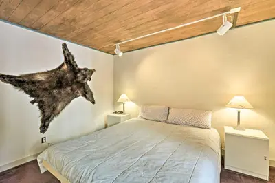 Gallery image of Tahoe Townhome Dreamin about 3 Miles to Lake and Skiing! in Incline Village