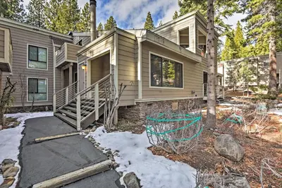 Gallery image of Tahoe Townhome Dreamin about 3 Miles to Lake and Skiing! in Incline Village