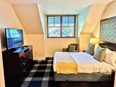 a hotel room with a bed and a flat screen tv at Marriott Grand Res Q2 #3167 in South Lake Tahoe