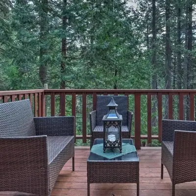 4 Mi to Big Tree State Park Serene Cabin with Deck