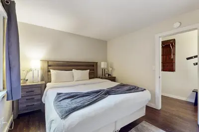 a bedroom with a large white bed in a room at Cozy Coyote Fork Condo in Truckee
