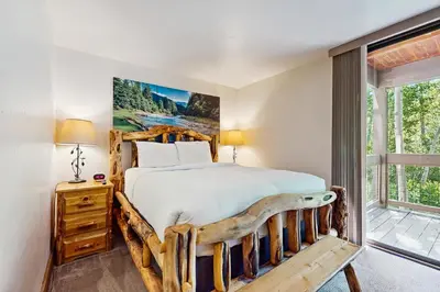 a bedroom with a bed and a window at Delightful Northstar Condo in Kingswood Estates