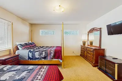 a bedroom with a bed and a dresser and a mirror at Makoto in Stateline