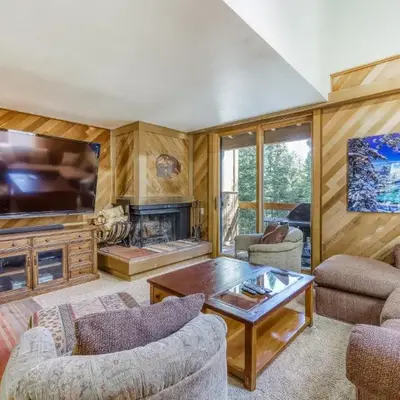 Cheery Gold Bend Family Condo