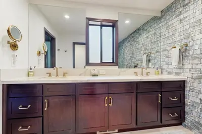 a bathroom with two sinks and a large mirror at Meadowview in Truckee
