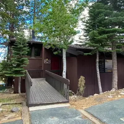 Mammoth Estates 3 Bdrm Condos - Walking Distance to The Village Gondola Station