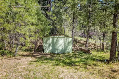 a green tent in the middle of a forest at Yosemite Mountain Cottage in Groveland