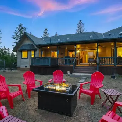 Moonrise Lodge - A Large Vacation Home in Mariposa