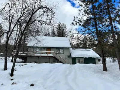 Gallery image of Sugar Pine Chalet in Oakhurst