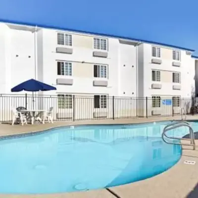 Motel 6-Auburn