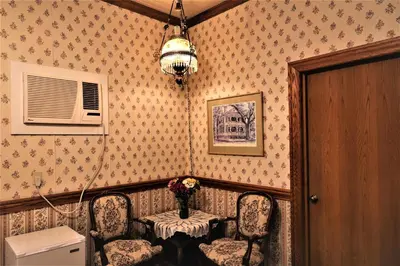 a dining room with a table and chairs and a lamp at Mariposa Hotel Inn in Mariposa