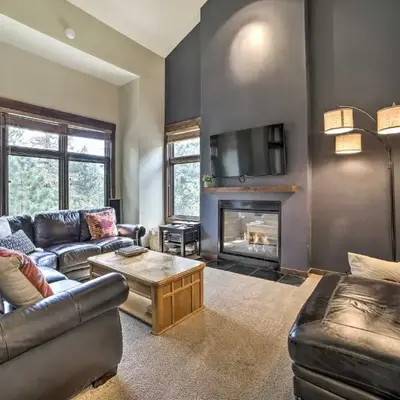 Modern Mammoth Lakes Condo Ski