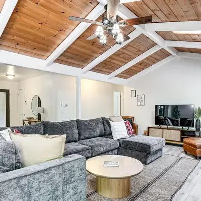 Arnold Family Cabin with Hot Tub