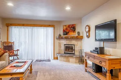 a living room with a fireplace and a flat screen tv at New Listing Updated 1 bedrm 1 bath Summit H Building #95 condo Just steps to Eagle Lodge sleeps 4 in Mammoth Lakes