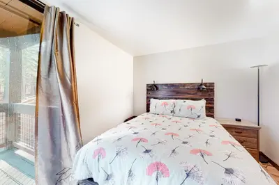 a bedroom with a bed and a window at Truckee Treat in Kingswood Estates