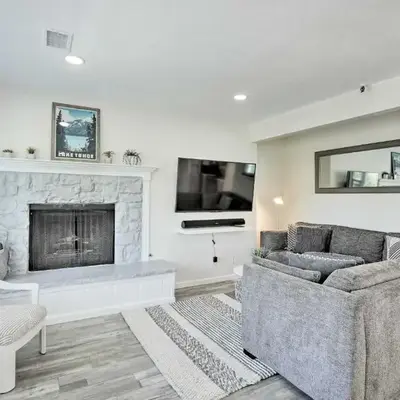 Less Than 1 Mi to Slopes! Heavenly Daze Chalet in Tahoe
