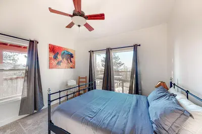 a bedroom with a bed and a ceiling fan at Glacier Peak Lodge in Yosemite West