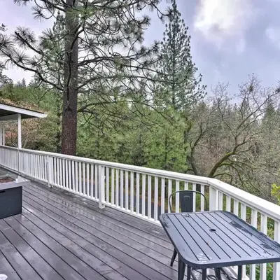 Forest-View Deck and Fire Pits Pine Grove Retreat!