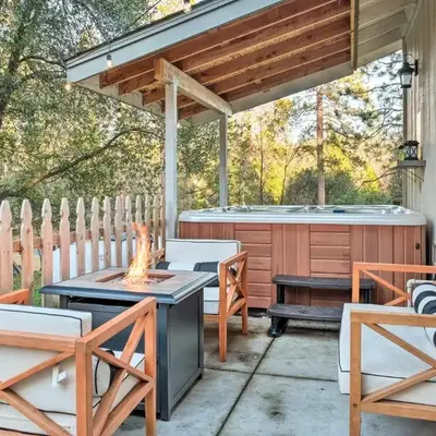 Lakeside Groveland Home with Hot Tub