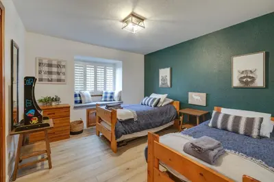 a bedroom with two beds and a window at Hikers Escape Home Near Beach, Golf and Yosemite in Groveland
