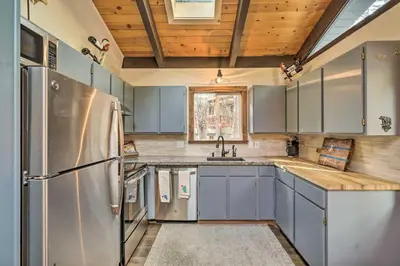 Gallery image of 2 Mi to Beach Incline Village Cabin with Patio! in Incline Village