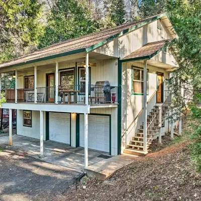 Furnished Deck Family-Friendly Twain Harte Home