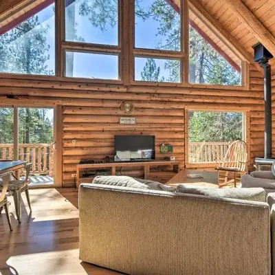Walk to Pine Mountain Lake Spacious Family Cabin