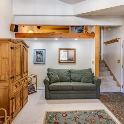 Sunny Studio Ski Loft - Creekside #103