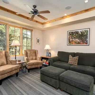Luxurious Modern Condo! - SM #207