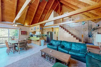 Gallery image of Nunes Cabin in Bass Lake