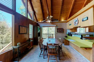 Gallery image of Nunes Cabin in Bass Lake
