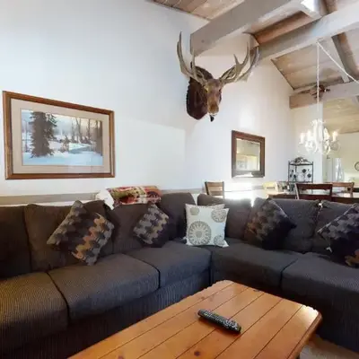 Mammoth Estates Condo - Near Village at Mammoth & Pet Friendly