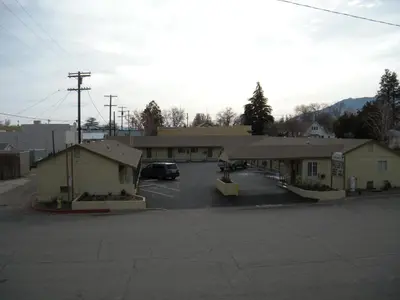 an empty parking lot in front of a building at Lone Pine Budget Inn in Lone Pine