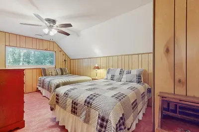 a bedroom with two beds and a ceiling fan at Conifer Donner in Truckee