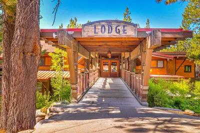 a building with a sign that reads lodge at Northwoods Paradise in Truckee