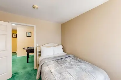 a bedroom with a bed and a desk at Pathway Paradise in Truckee