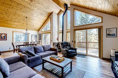 a living room with couches and a table at Lausanne Getaway in Truckee