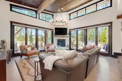 a living room with a couch and a fireplace at Henness Escape in Truckee