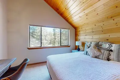 a bedroom with a bed and a wooden ceiling at Snowpeak Oasis in Truckee