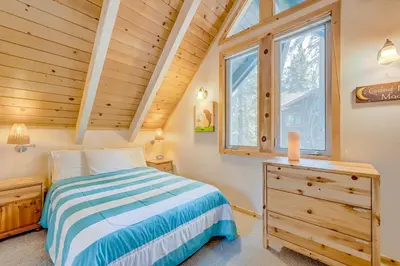 a bedroom with a bed and a wooden ceiling at Cabin in the Woods in Tahoma