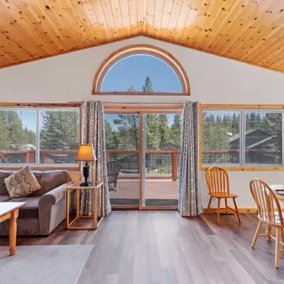 Less Than 8 Mi to Donner Lake Home with Deck and Balcony!