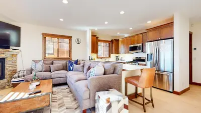 a living room with a couch and a kitchen at Lakeview Townhomes #5 townhouse in Mammoth Lakes