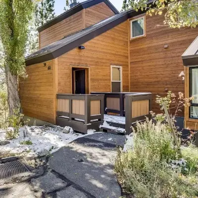 Pinegrove by AvantStay Beautiful Villas Condo just outside Tahoe City