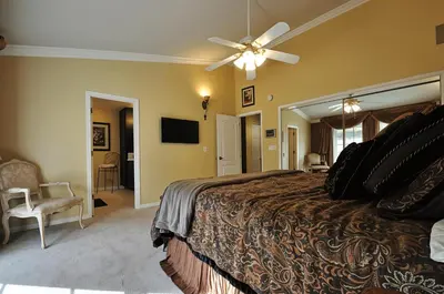 a bedroom with a bed and a ceiling fan at Yosemite Villa - Only 0,3 Miles from Lake Lodge Beach and Playground in Groveland