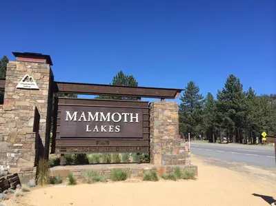 a sign for a mannum lakes sign on the side of a road at Top rated cabin w/spa Walk to the Village & Golf in Mammoth Lakes