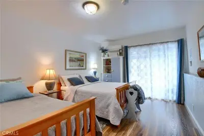 a bedroom with two beds and a window at Beautiful Pet-Friendly Spacious Lodge near Yosemite & Lakes 12 Beds 6 BR up to 16 people in Oakhurst